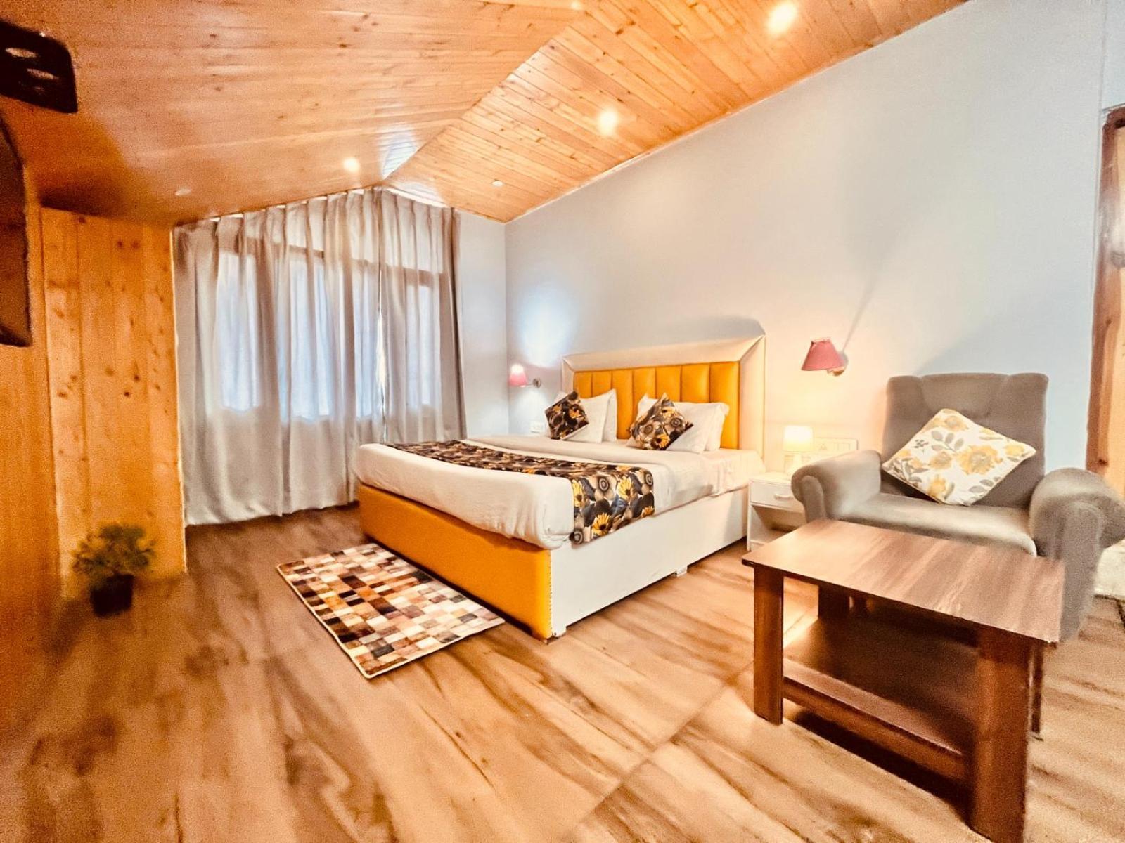 Hadimba Hill View By Hadimba Palace, Manali - Premium Room ! Family Hotel ! Parking ! Near Hadimba Temple Exteriér fotografie