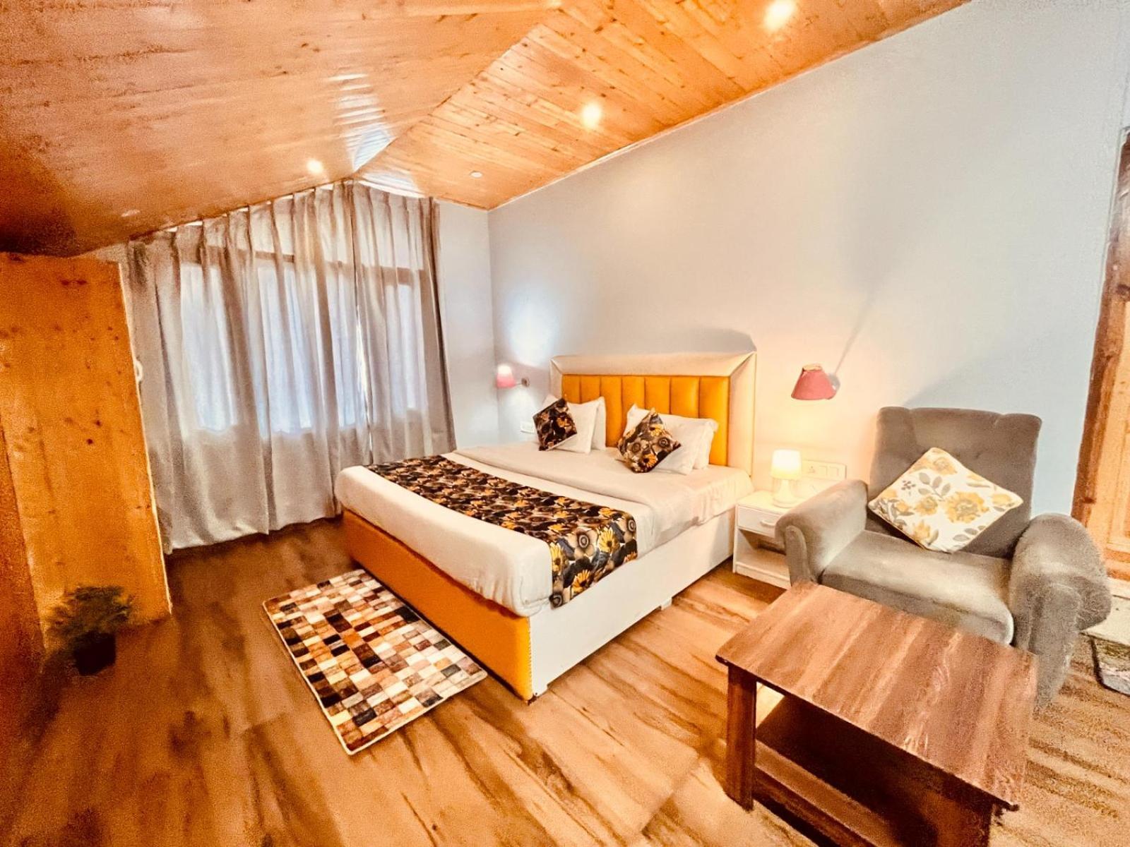 Hadimba Hill View By Hadimba Palace, Manali - Premium Room ! Family Hotel ! Parking ! Near Hadimba Temple Exteriér fotografie