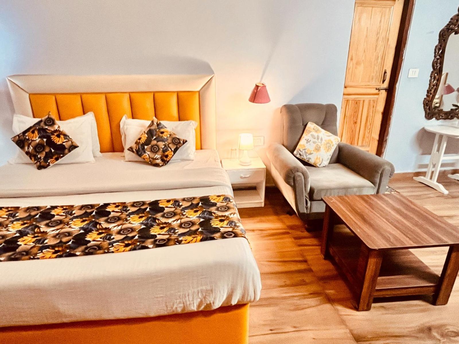 Hadimba Hill View By Hadimba Palace, Manali - Premium Room ! Family Hotel ! Parking ! Near Hadimba Temple Exteriér fotografie