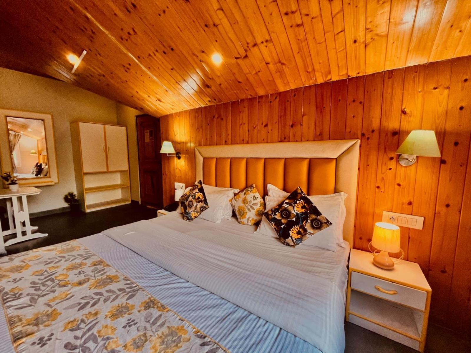 Hadimba Hill View By Hadimba Palace, Manali - Premium Room ! Family Hotel ! Parking ! Near Hadimba Temple Exteriér fotografie