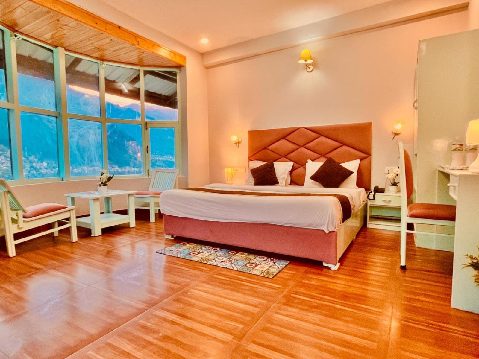 Hadimba Hill View By Hadimba Palace, Manali - Premium Room ! Family Hotel ! Parking ! Near Hadimba Temple Exteriér fotografie